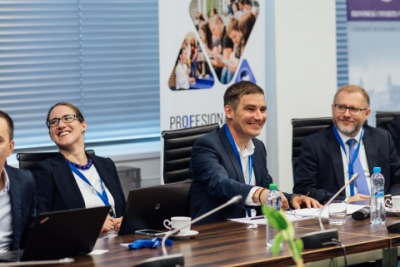 Viac ako 40 účastníkov zo 7 krajín rokovalo na témy z medzinárodného obchodu, financií, podnikania, manažmentu a marketingu