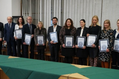 12 autorov Obchodnej fakulty si prevzalo cenu dekana za publikačnú činnosť za rok 2016