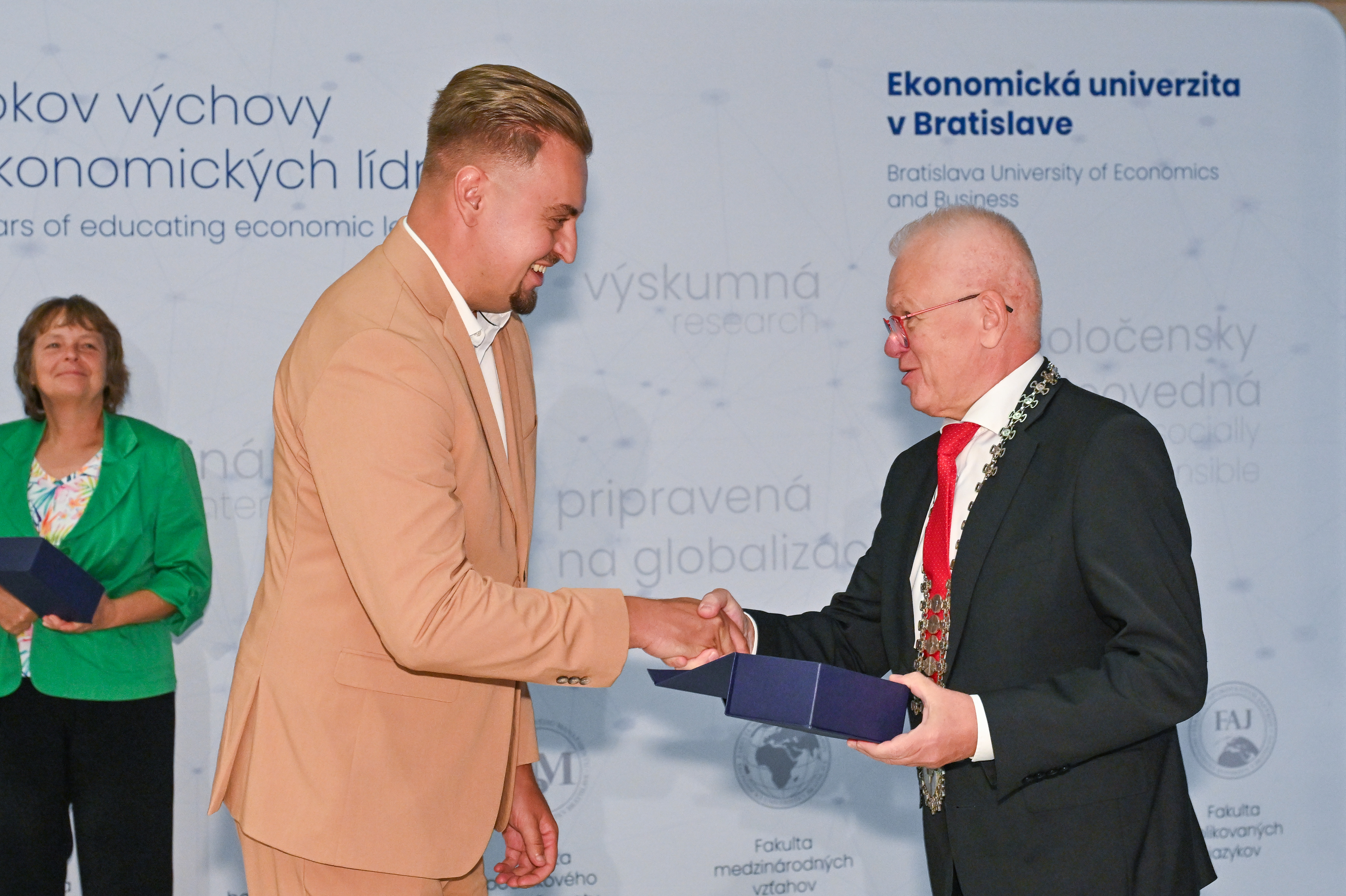 akademický_rok_2025-2026_na_eu_v_bratislave0132.jpg
