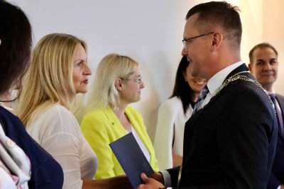Dekan Obchodnej fakulty ocenil hodnotné publikačné výstupy za rok 2024