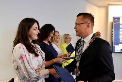 Dekan Obchodnej fakulty ocenil hodnotné publikačné výstupy za rok 2024