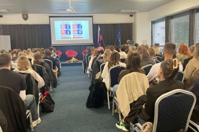 Výkonná riaditeľka Rady pre reklamu priniesla študentom pohľad do reálnej praxe